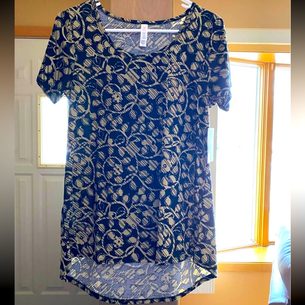 Lularoe Classic T - Size XS - NWT - retails for $35
